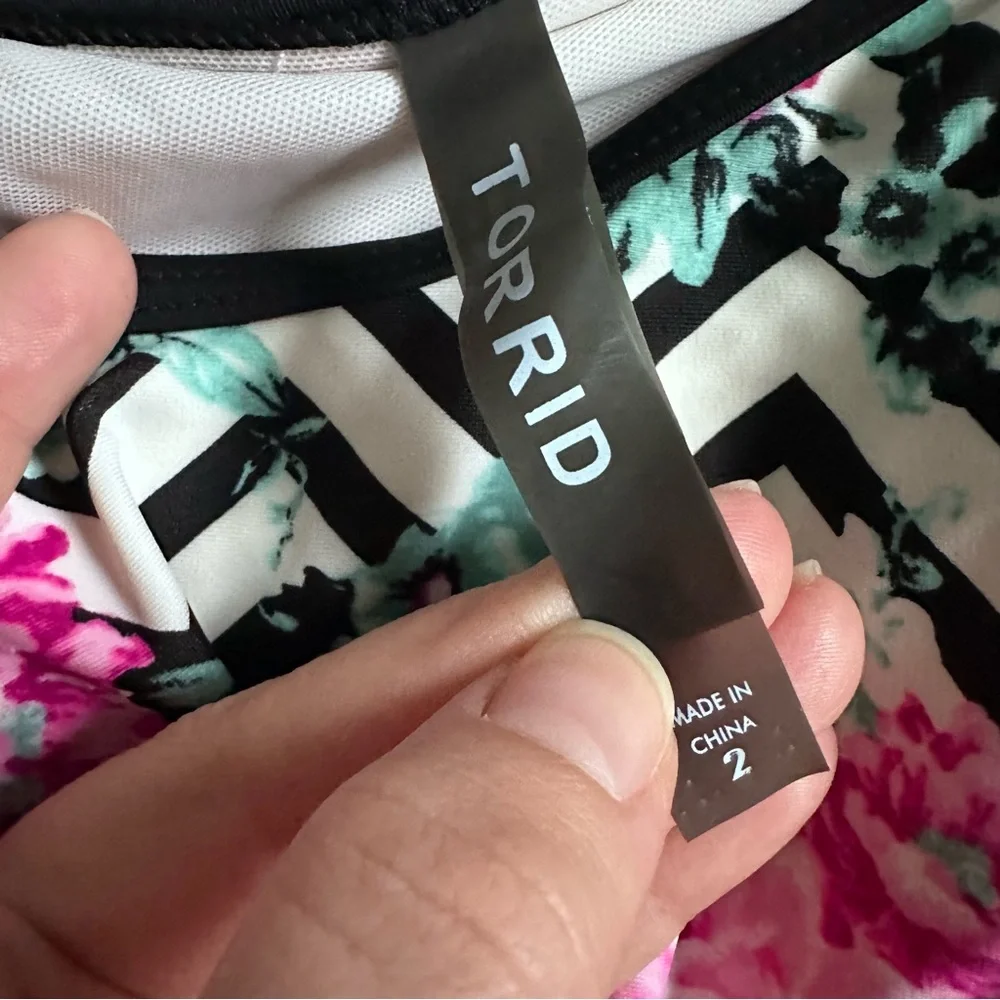 Torrid | Black and White Chevron Floral Flounce Bikini Top | Size 2